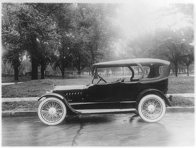 Peerless automobile, probably in Washington, D.C.