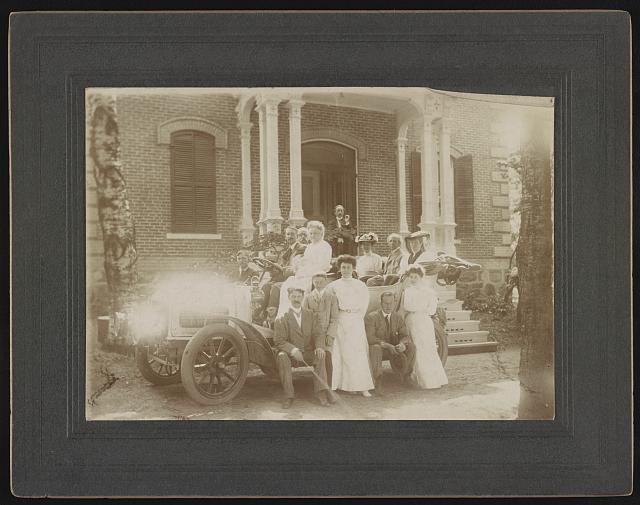 J[oseph] E[dward] W[illard] & B[elle] L[ayton] W[yatt] W[illard] in white Stearns with Sir Wilfrid & Lady Laurier staying with them in Canada Sir W. & L. Laurier in J.E.W.'s old white Stearns. Laurier Prime Minister of Canada at the time. Probably about 1906.
