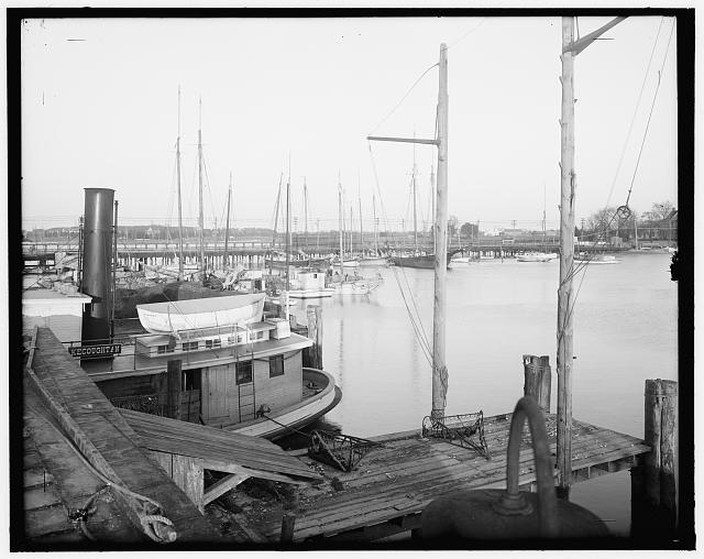 [Oyster steamboat Kecoughtan at landing, probably in Tidewater Virginia]