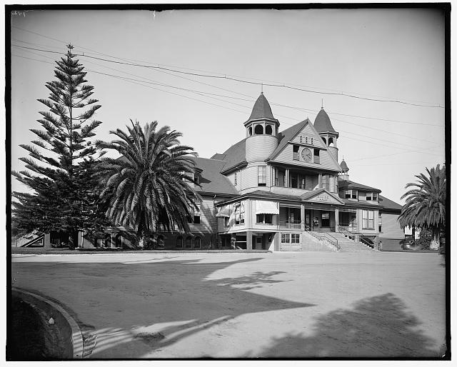 [Dining hall, possibly part of a hotel, probably in California]