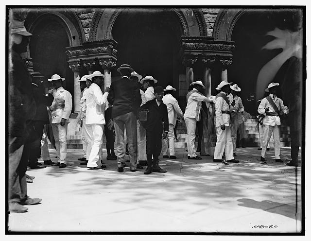 [Soldiers and newsboy in plaza, probably Havana, Cuba, or possibly Mexico]