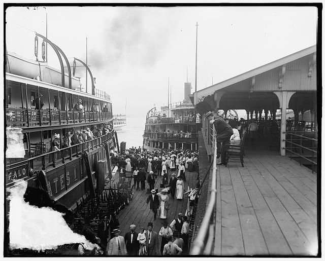 [Eastern States ferry at the dock, probably Detroit, Mich.]
