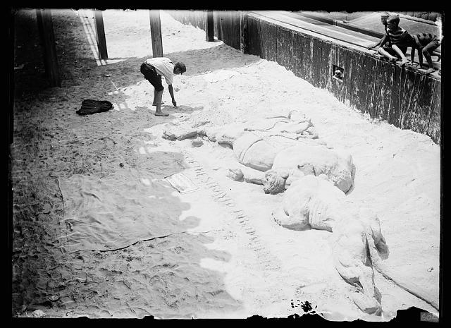 [Sand sculpture, probably Atlantic City, N.J.]