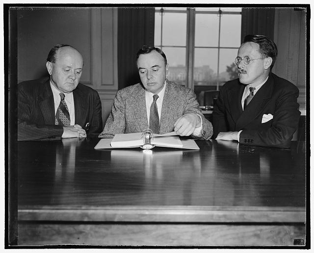 Wage-Hour Administrator and assistants. Washington, D.C., Sept. 14. Probably the busiest government agency in the Capitol these days is The Wage-Hour Administration. The Wage-Hour Administrator, Elmer F. Andrews, is pictured for the first time with the newly appointed assistant administrators, Col. Arthur L. Fletcher (left) Paul Sifton. Fletcher was formerly Administrator of Labor for North Carolina while Sifton served with Administrator Andrews when he administrated New York's Labor laws, 9/14/38