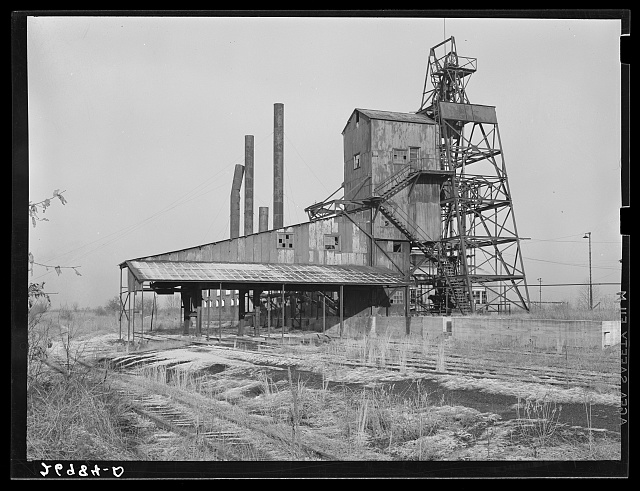 Consolidated Coal Company, Lake Creek Mine, Johnston City, Illinois. Abandoned. This mine will never work again. Williamson County, Illinois once produced 11,000,000 tons of coal a year and led the state in output. Since 1923, output has steadily declined until now it falls short of 2,000,000 tons. At one time sixteen mine whistles blowing to work could be hard from the center of Herrin. Now only two mines are working and these two will probably be abandoned within the next year