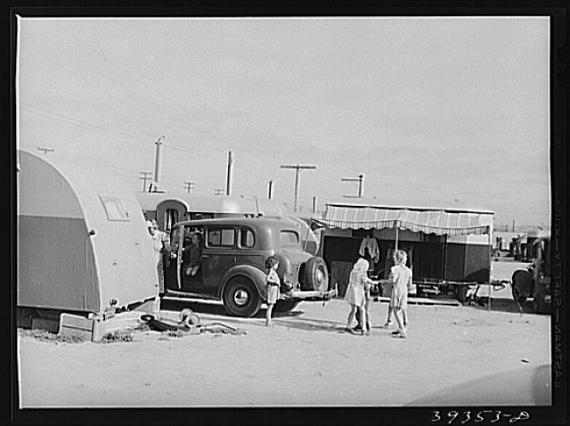 Crowded trailer court. This court has too many trailers for the space alloted them, sanitary facilities are inadequate. It will probably be condemned by the board of health. San Diego, California