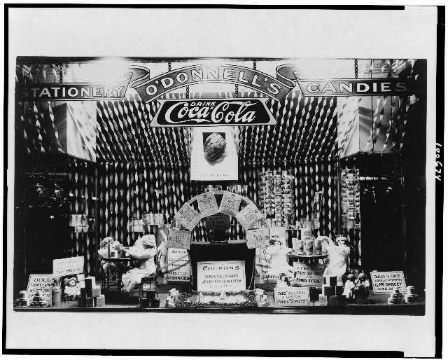 [Window display featuring Pond's Extract products in O'Donnell's drugstore, probably in Washington, D.C.]