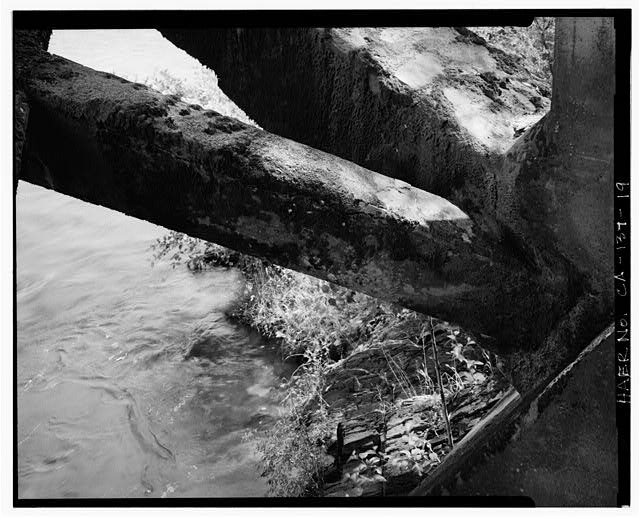 19.  DETAIL VIEW SHOWING POINT OF CONNECTION OF SWAY BRACING TO UPSTREAM ARCH RIB AT SPRING POINT FROM SOUTH ABUTMENT, LOOKING EAST-NORTHEAST. NOTE CRACK VISIBLE NEAR TOP OF SWAY BRACING AT LEFT CENTER, PROBABLY DUE TO RUST JACKING OF REINFORCING STEEL - Chili Bar Bridge, Spanning South Fork of American River at State Highway 193, Placerville, El Dorado County, CA