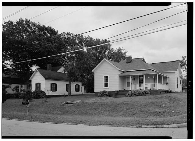 1.  EXTERIOR VIEW OF 500 HINES STREET LOOKING SOUTHWEST. THIS DWELLING WAS WORKER HOUSING FOR THE LaGRANGE COTTON MILL (1888-89), LATER KNOWN AS CALUMET MILL. THE SIZE OF THIS HOUSE INDICATES THAT IT WAS PROBABLY USED BY A MILL MANAGER OR OVERSEER. NOTE 502 HINES STREET TO THE LEFT, A MIRROR-IMAGE OF 500 HINES STREET. - 500 Hines Street (House), 500 Hines Street, La Grange, Troup County, GA