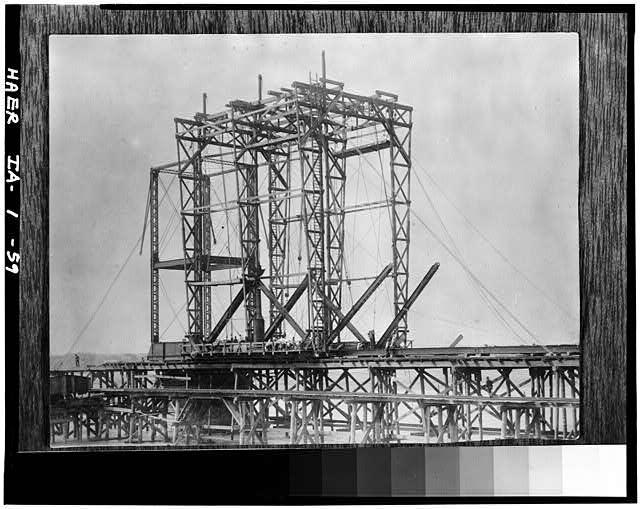 59.  Erecting Crane on the Iowa Draw Span probably September 13, 1895. - Pacific Shortline Bridge, U.S. Route 20,spanning Missouri River, Sioux City, Woodbury County, IA