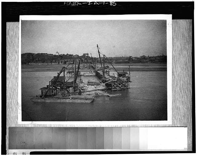 85.  PIERS #7, #6, and #5 UNDER CONSTRUCTION, WITH THE ERECTING CRANE BEGINNING WORK ON THE NORTH FIXED SPAN. PROBABLY TAKEN EARLY OCTOBER, 1895. - Pacific Shortline Bridge, U.S. Route 20,spanning Missouri River, Sioux City, Woodbury County, IA
