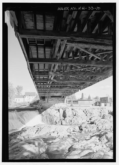UNDERSIDE.  NOTE DOUBLE BEAMS CANTILEVERED FOR PEDESTRIAN WALKWAY.  DATE ADDED TO BRIDGE UNKNOWN, BUT PROBABLY 1921-22 OR AFTER 1927. - Bath-Haverhill Bridge, Spanning Ammonoosuc River, bypassed section of Ammanoosuc Street (SR 135), Woodsville, Grafton County, NH