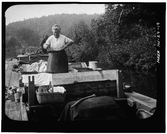 19.  COOK ON A CANAL BOAT (PROBABLY THE CAPTAINS WIFE). - Morris Canal, Phillipsburg, Warren County, NJ